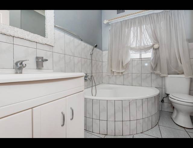 4 BEDROOM HOUSE FOR SALE IN PARKHILL GARDENS